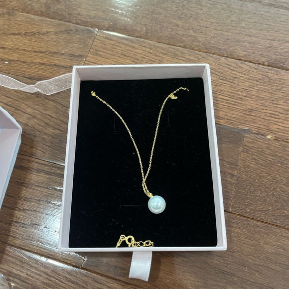 NWT In Box Unopened Pearl and 18K Gold Necklace - Picture 4 of 6